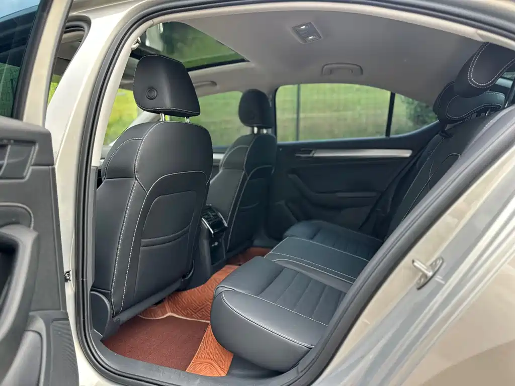 Skoda Superb — фото 9