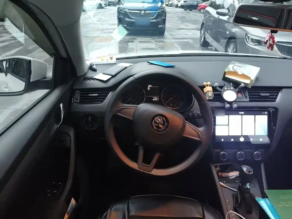 Skoda Octavia — фото 3