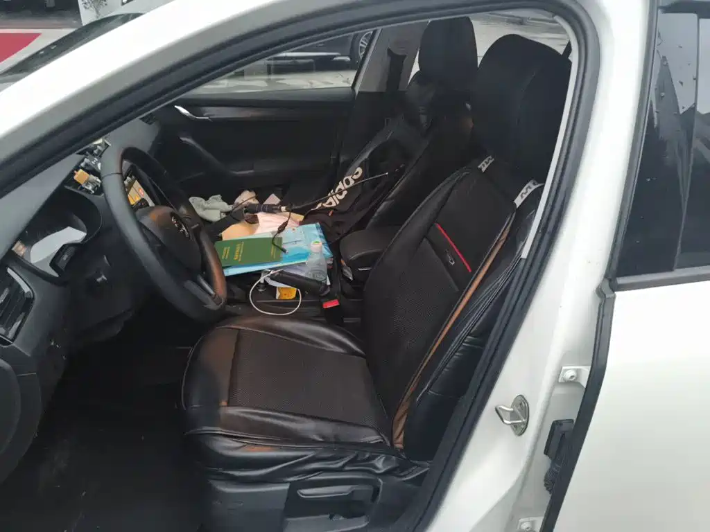 Skoda Octavia — фото 8