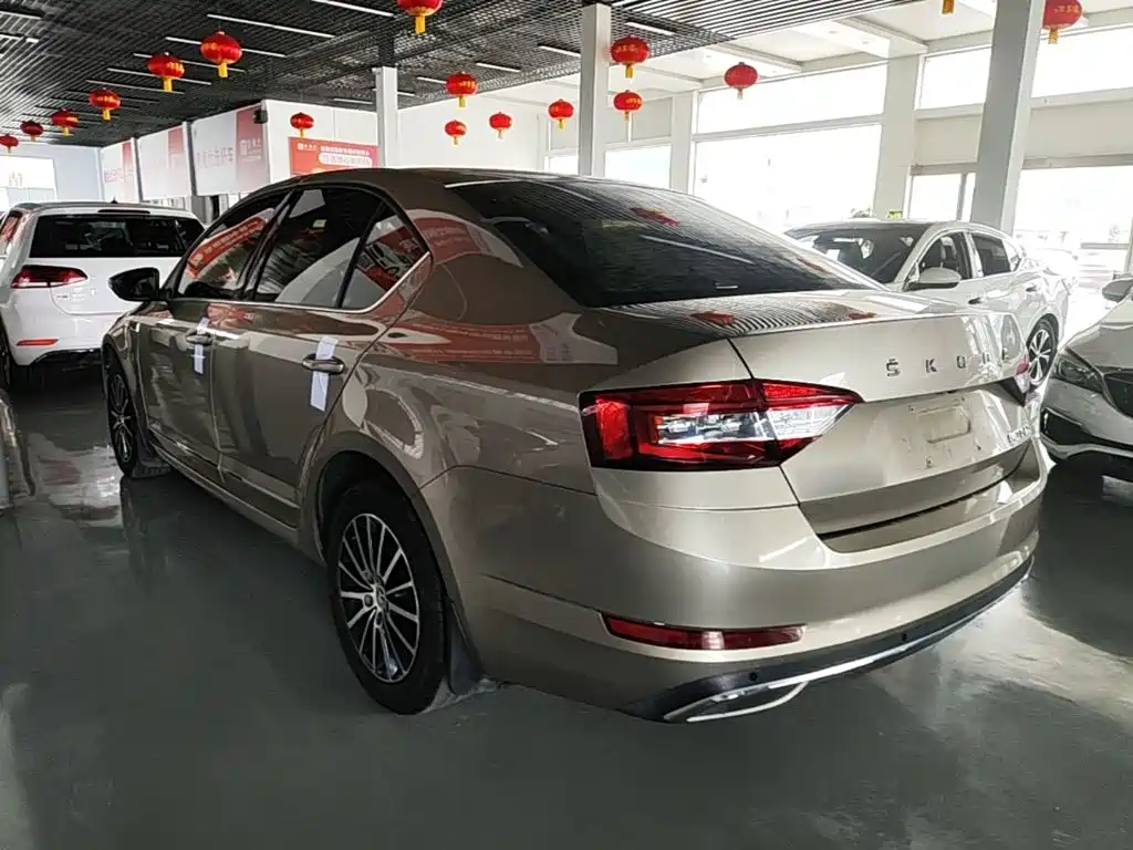 Skoda Octavia — фото 5