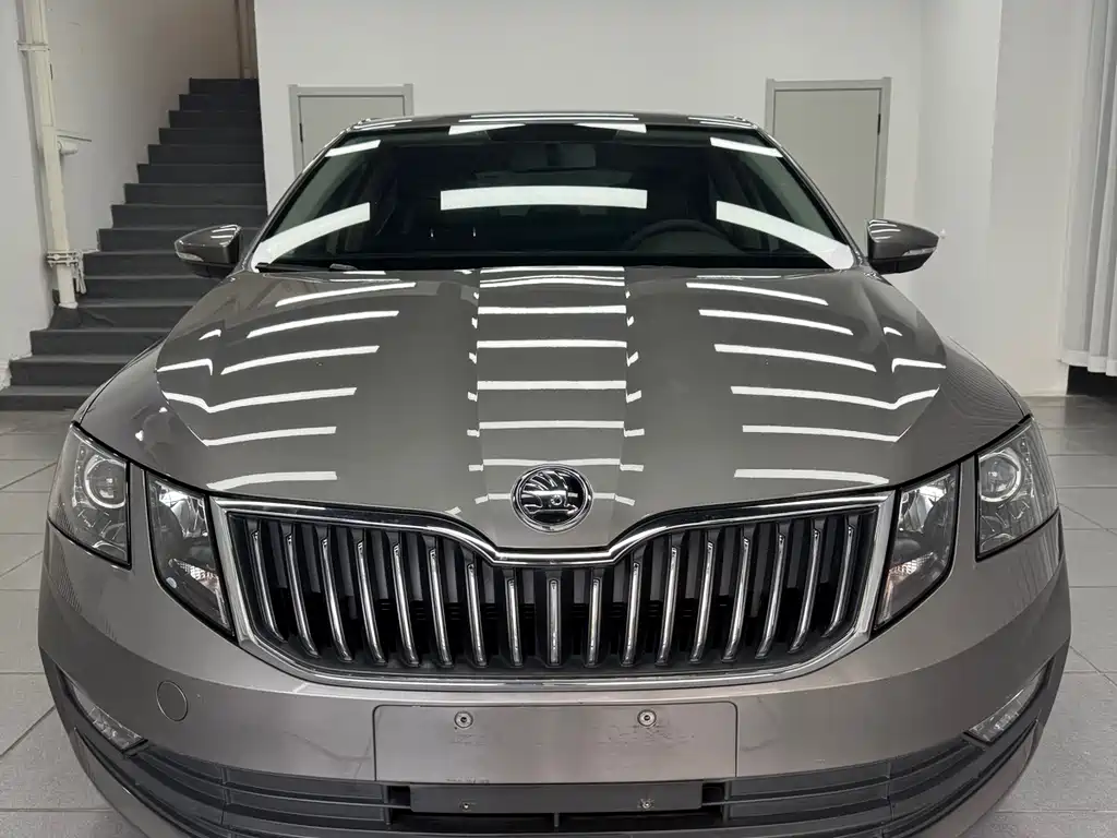 Skoda Octavia — фото 2