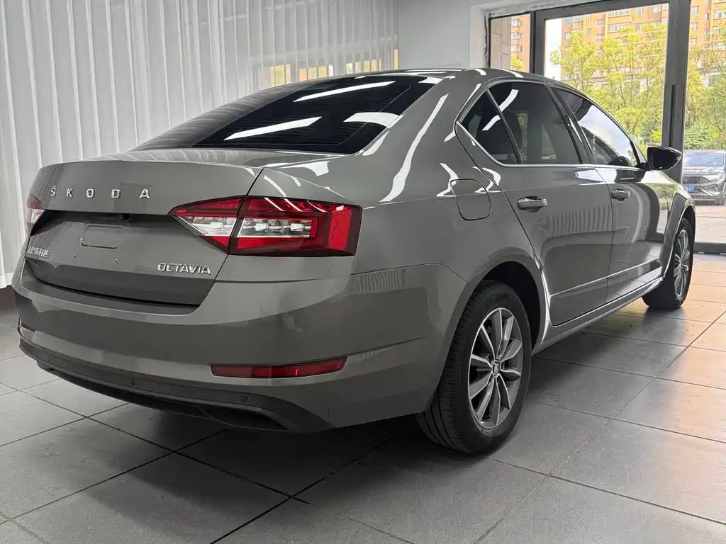 Skoda Octavia — фото 4