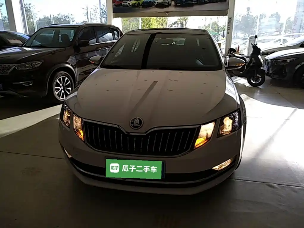 Skoda Octavia — фото 3