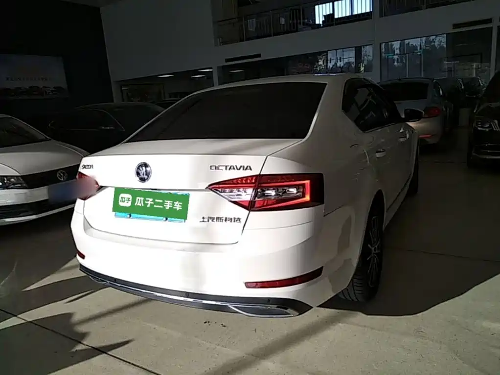 Skoda Octavia — фото 7