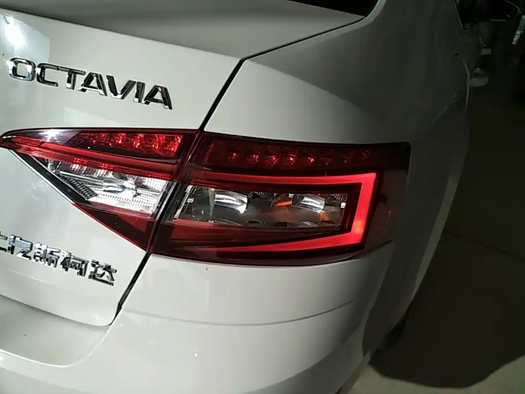 Skoda Octavia — фото 8