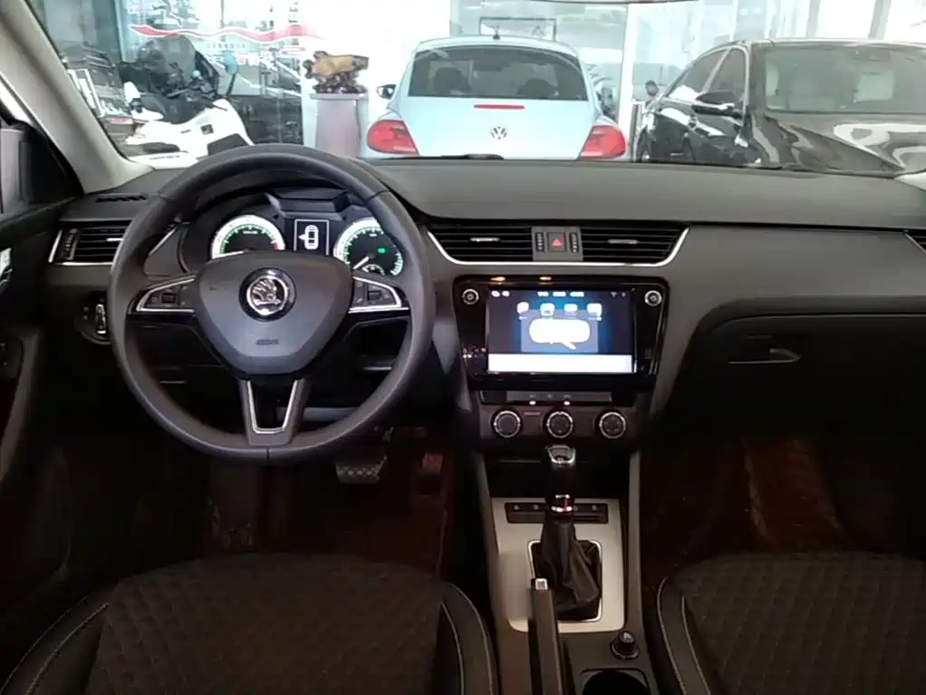 Skoda Octavia — фото 10
