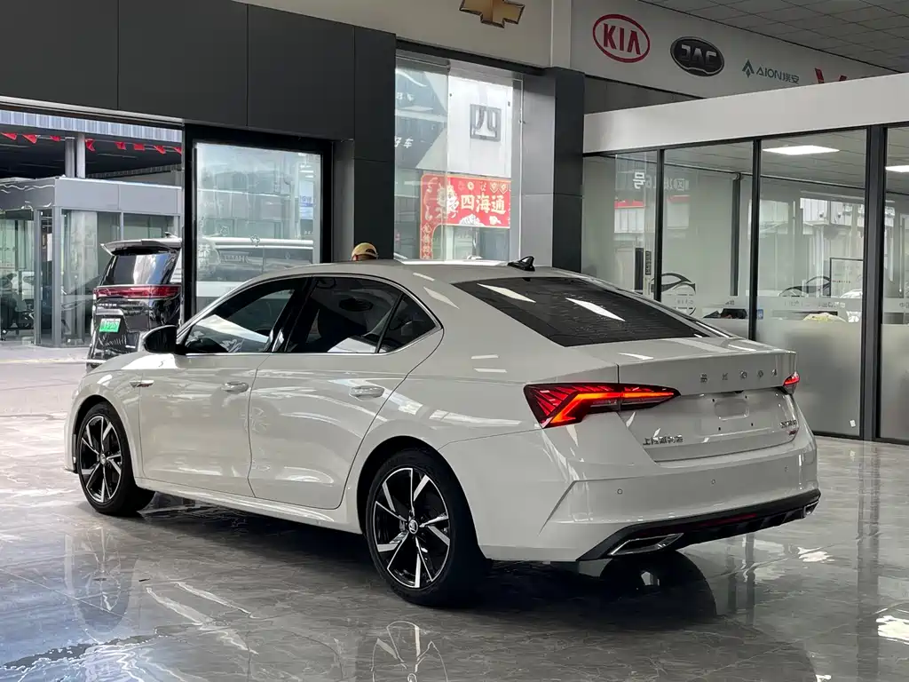 Skoda Octavia — фото 15