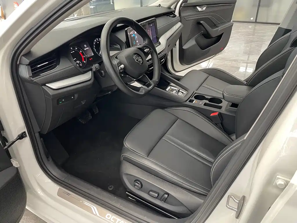 Skoda Octavia — фото 5