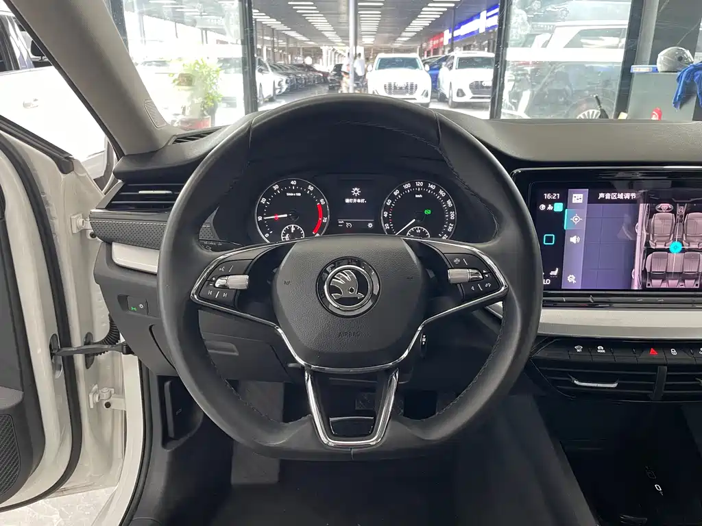 Skoda Octavia — фото 9