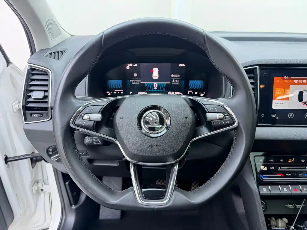Skoda Karoq — фото 11