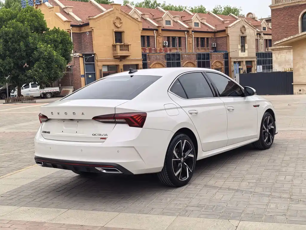 Skoda Octavia — фото 5