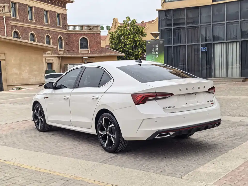 Skoda Octavia — фото 6