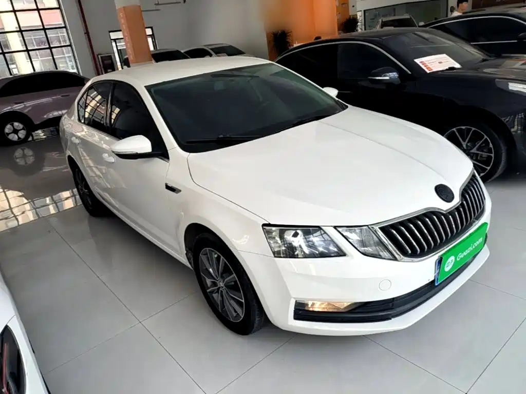 Skoda Octavia — фото 4