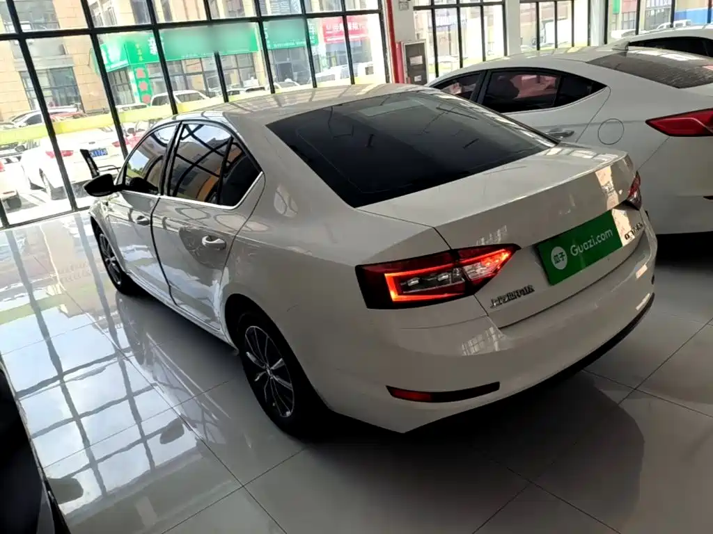 Skoda Octavia — фото 5