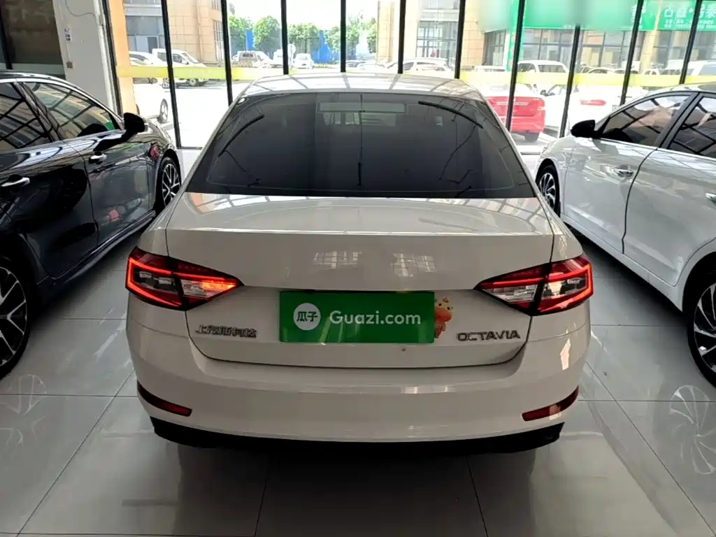 Skoda Octavia — фото 6