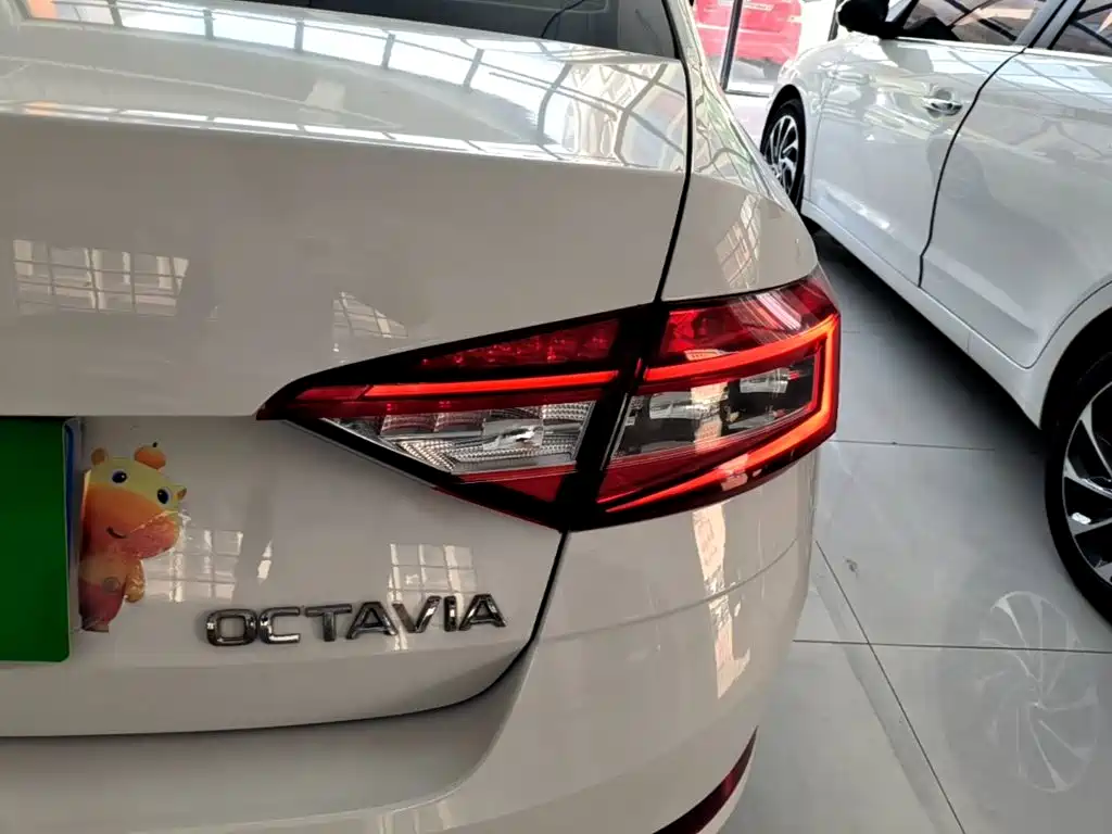 Skoda Octavia — фото 8