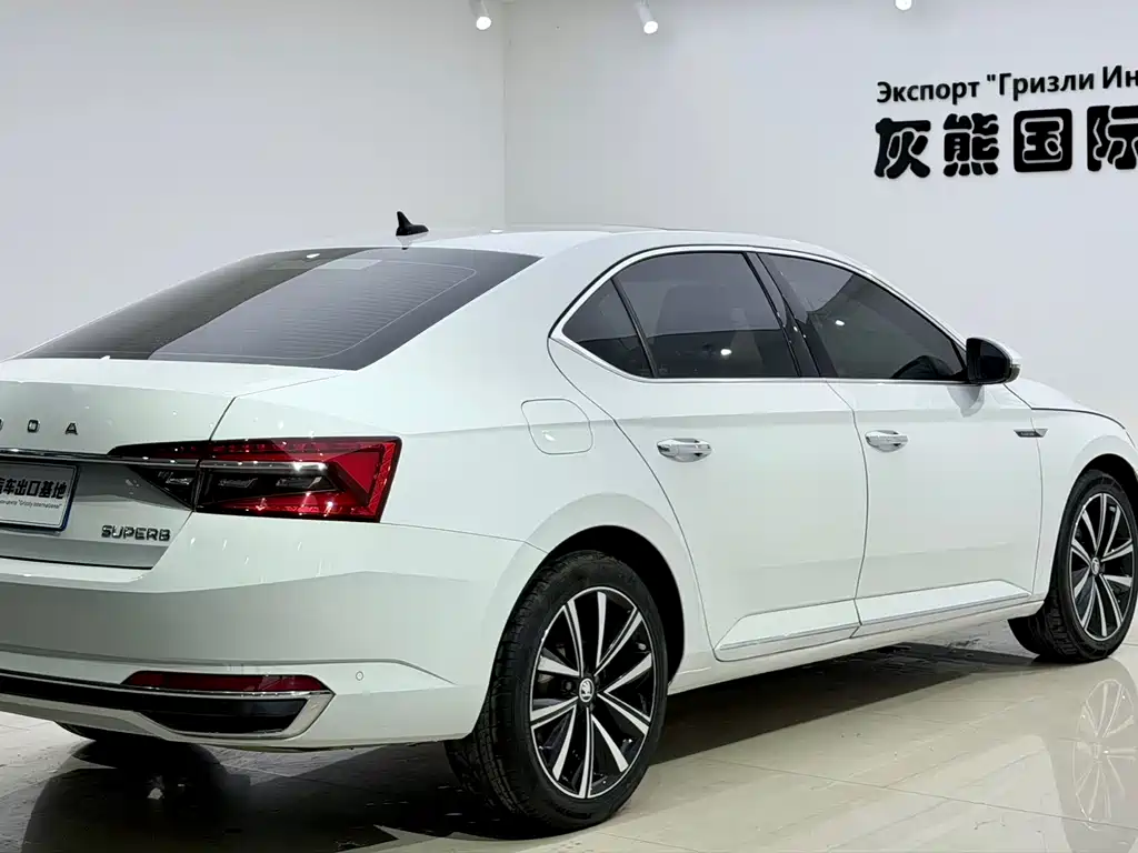 Skoda Superb — фото 4