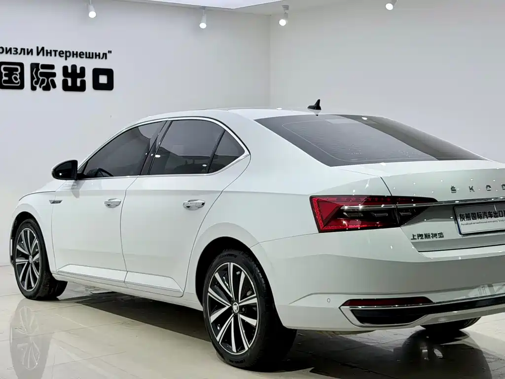 Skoda Superb — фото 6