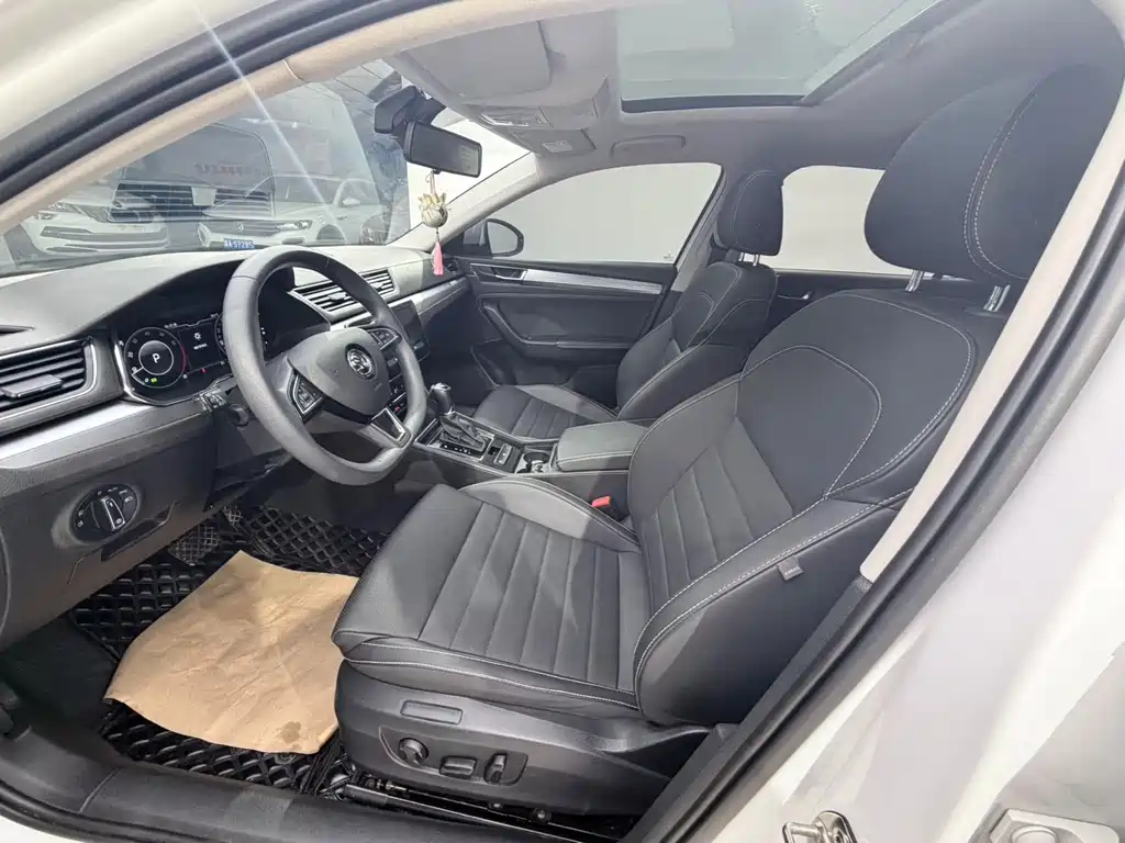 Skoda Superb — фото 7