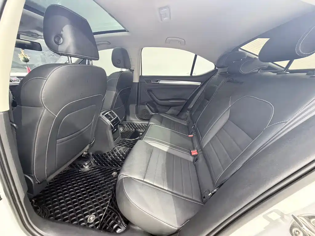 Skoda Superb — фото 8