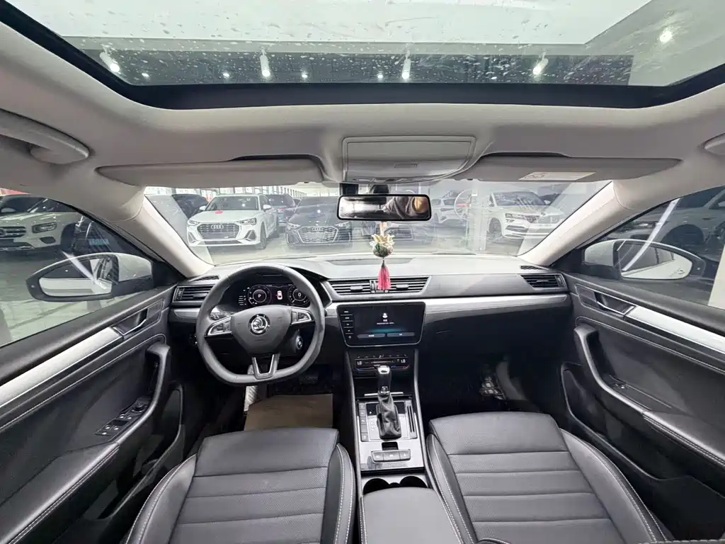 Skoda Superb — фото 9