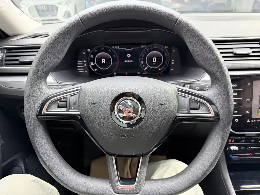 Skoda Superb — фото 10