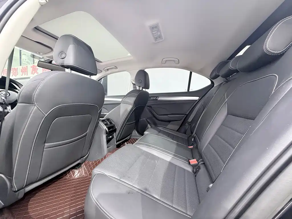 Skoda Superb — фото 8