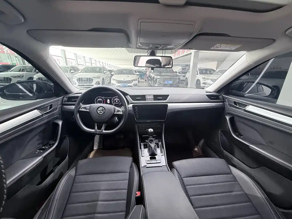 Skoda Superb — фото 9