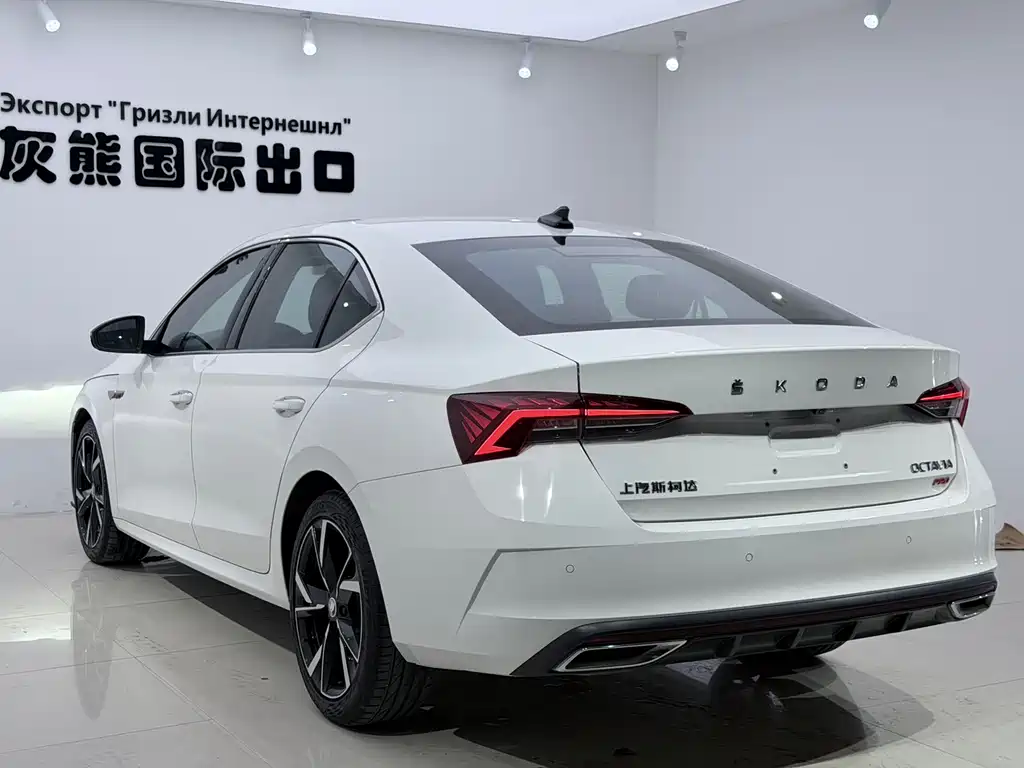 Skoda Octavia — фото 6