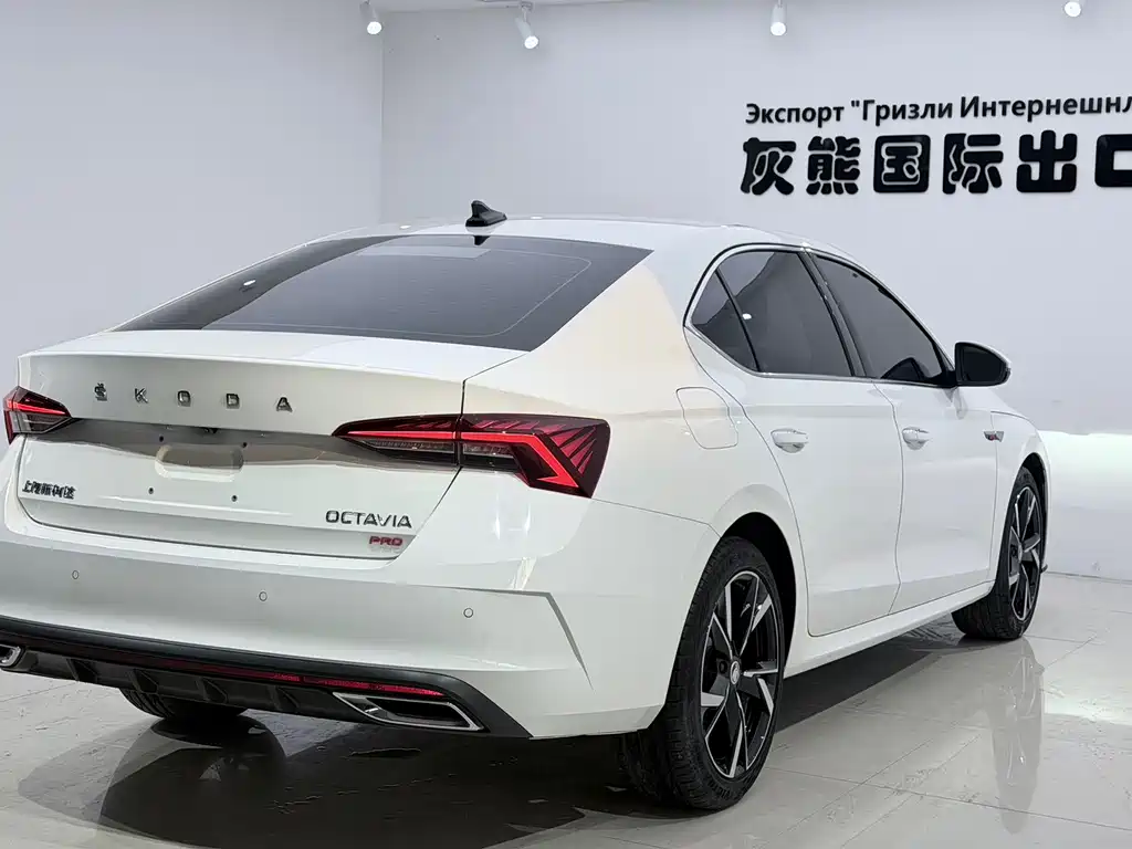 Skoda Octavia — фото 4