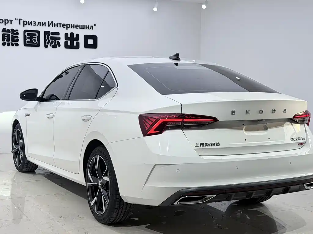 Skoda Octavia — фото 6
