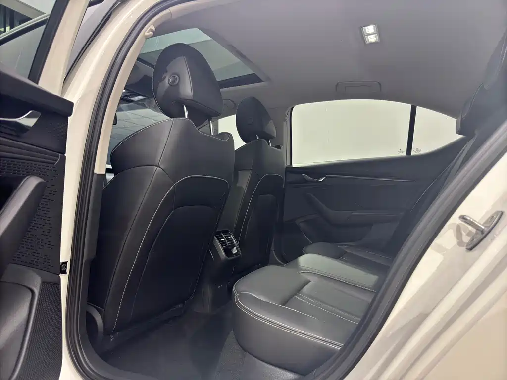 Skoda Octavia — фото 8