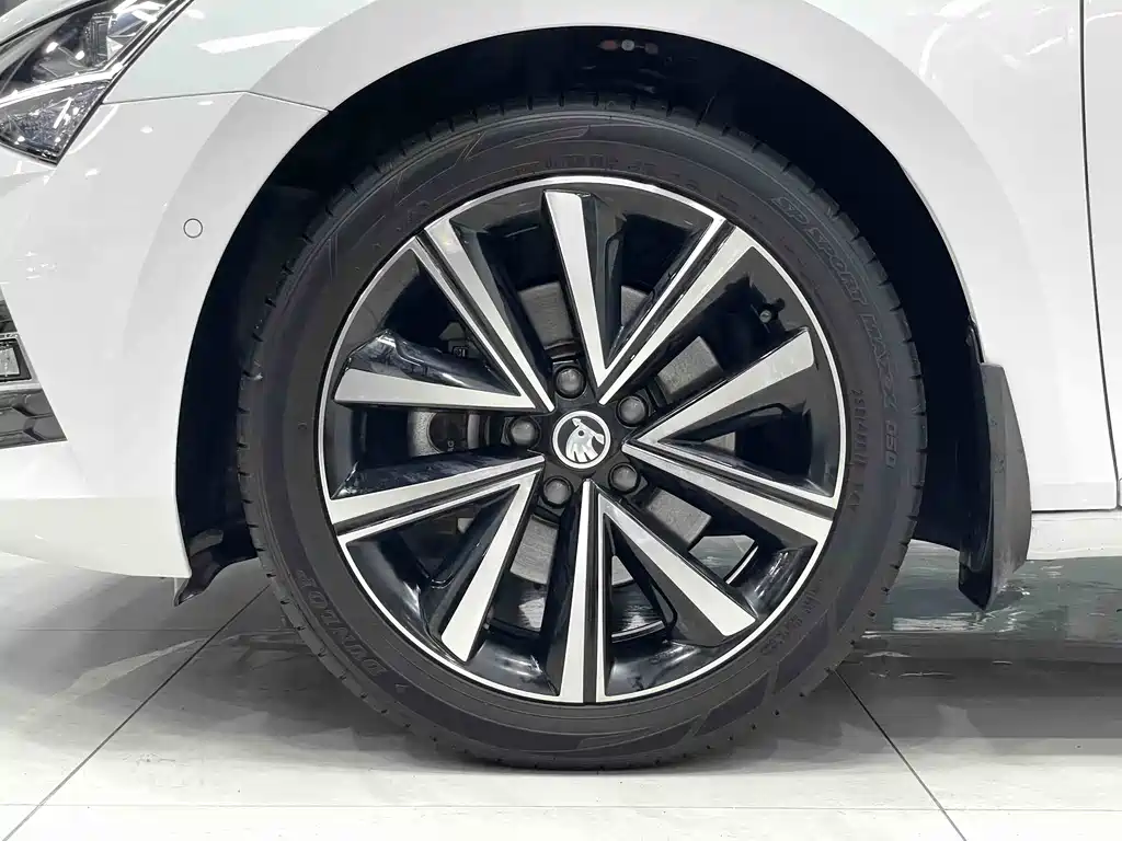 Skoda Superb — фото 14