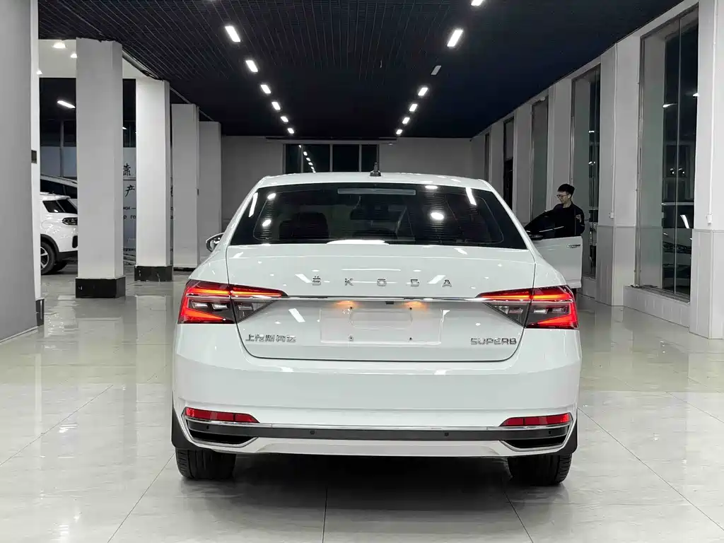 Skoda Superb — фото 5