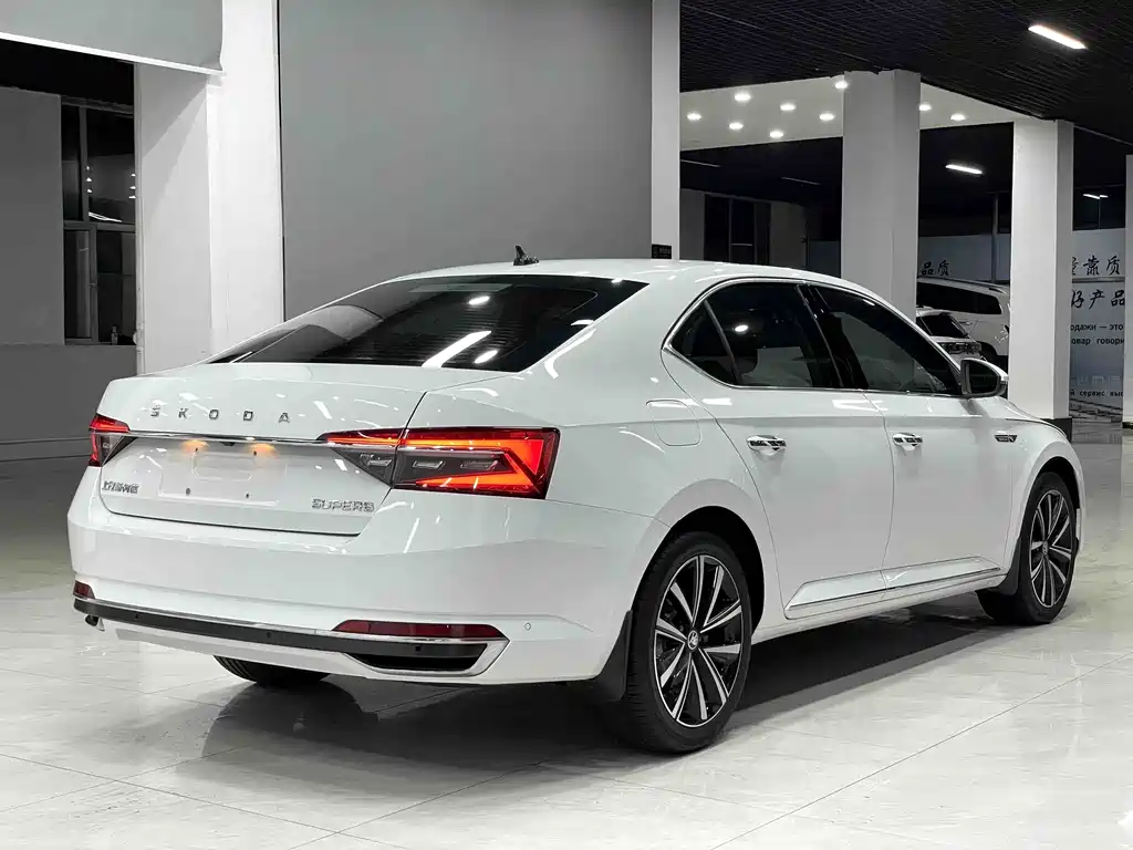Skoda Superb — фото 6