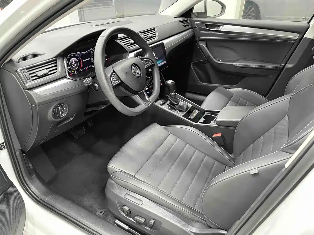 Skoda Superb — фото 7