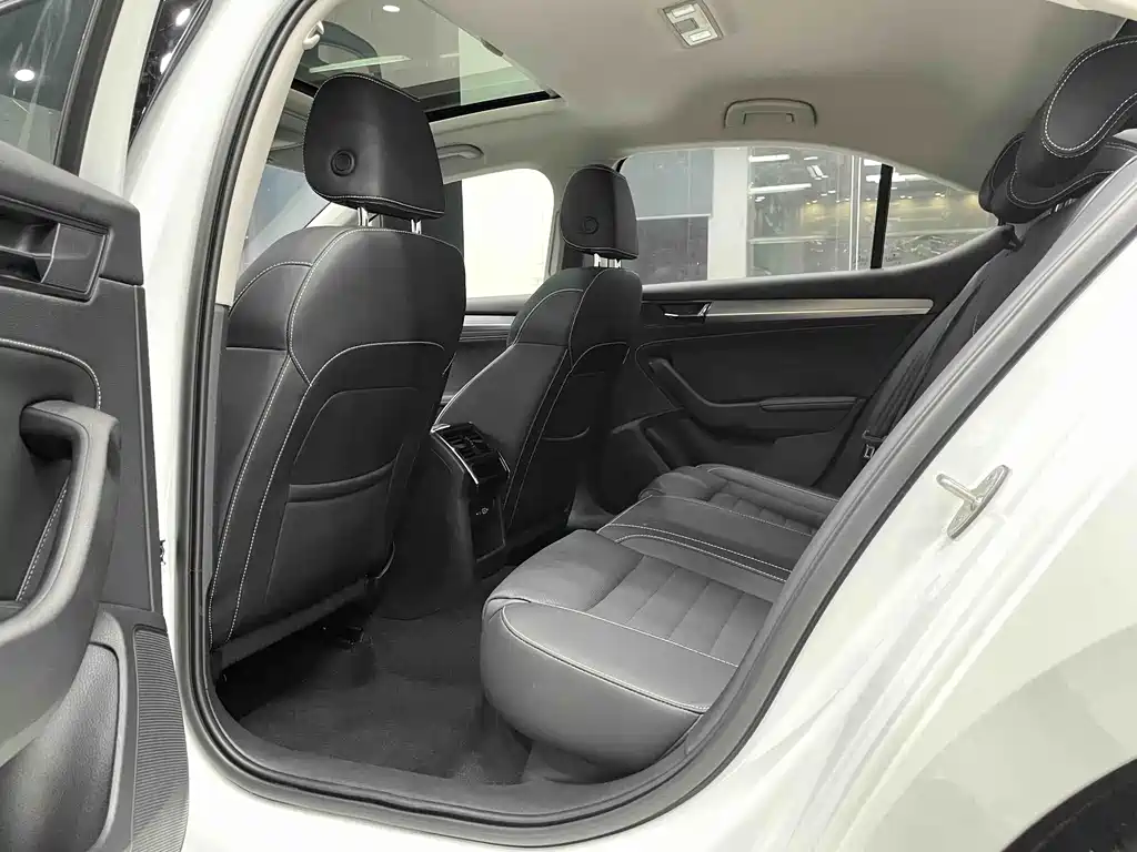 Skoda Superb — фото 10