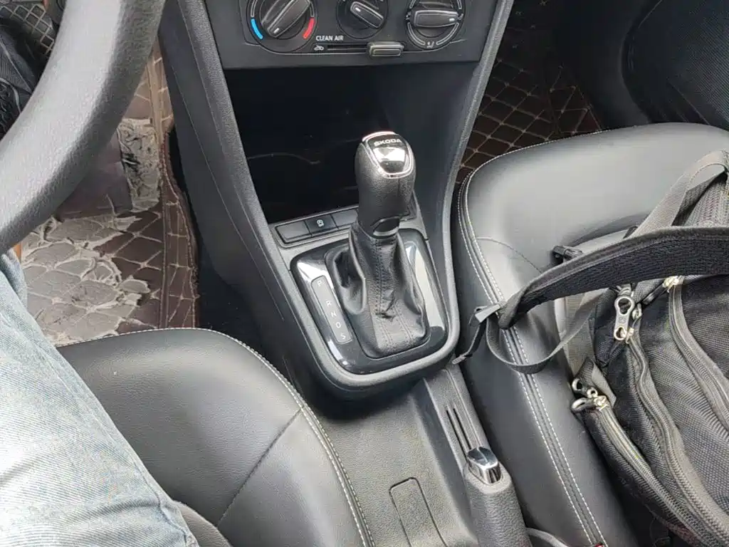Skoda Rapid Spaceback — фото 14
