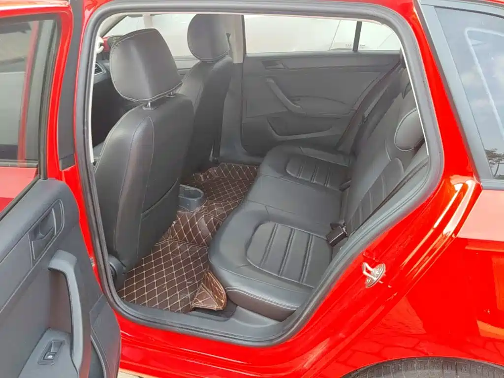 Skoda Rapid Spaceback — фото 17