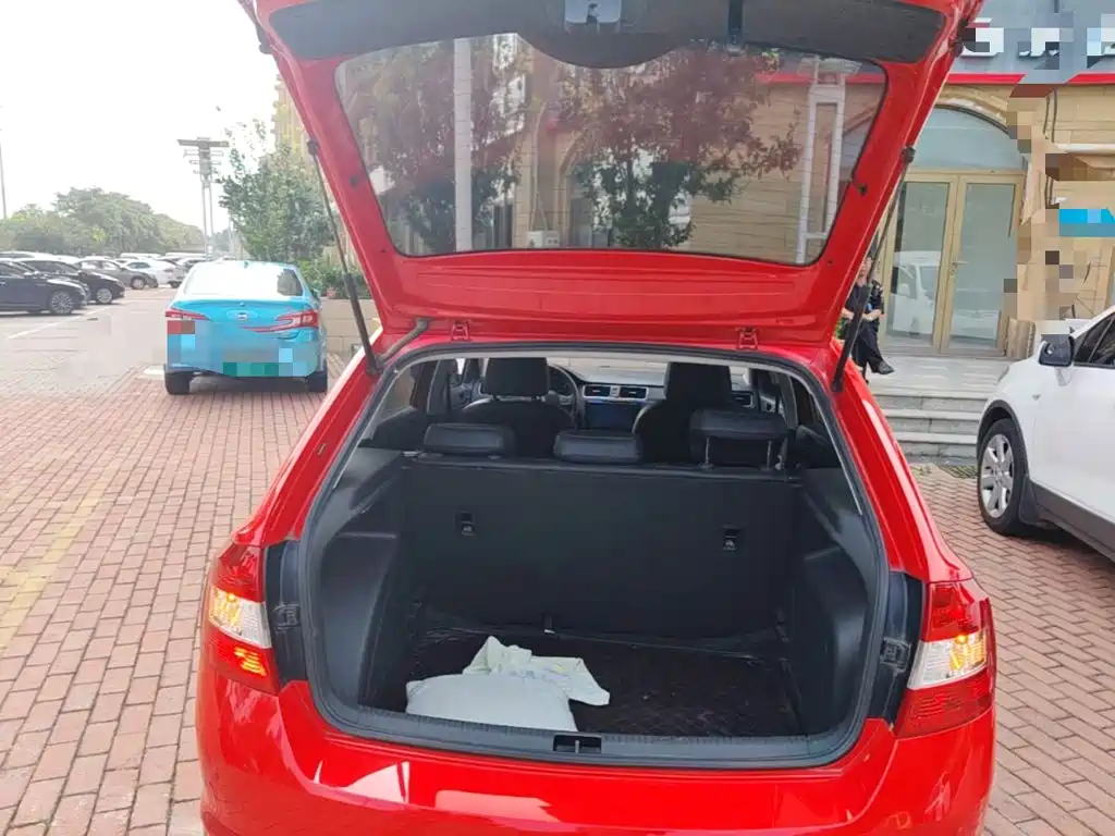 Skoda Rapid Spaceback — фото 19