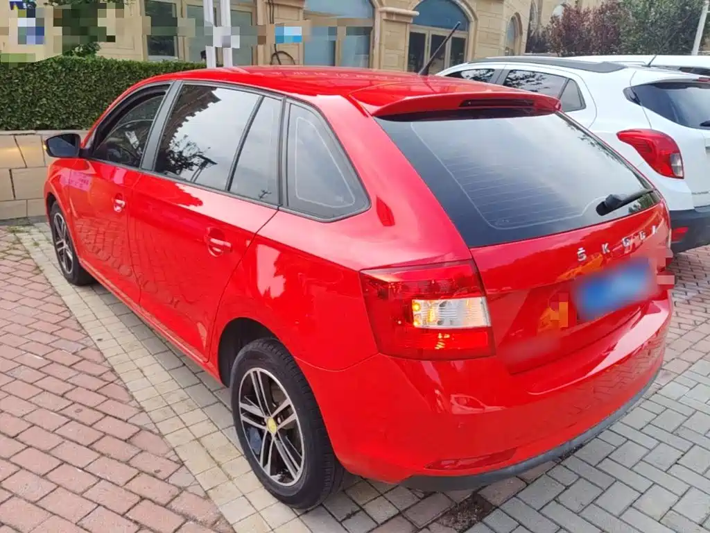 Skoda Rapid Spaceback — фото 5