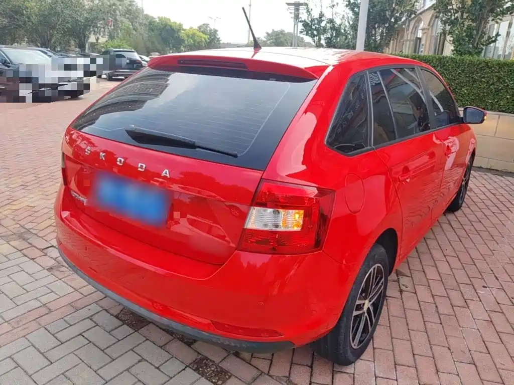 Skoda Rapid Spaceback — фото 7