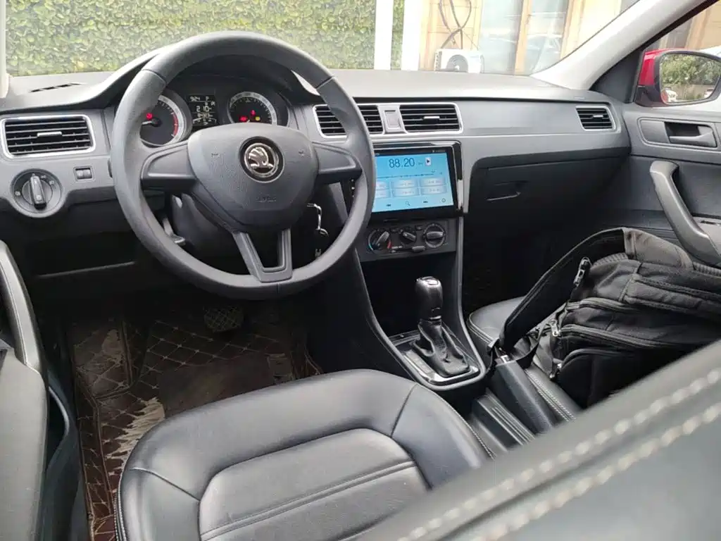 Skoda Rapid Spaceback — фото 10