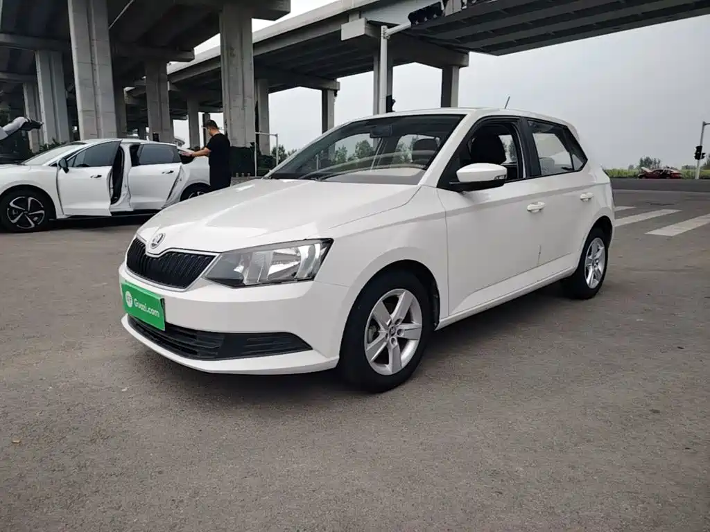 Skoda Fabia — фото 2