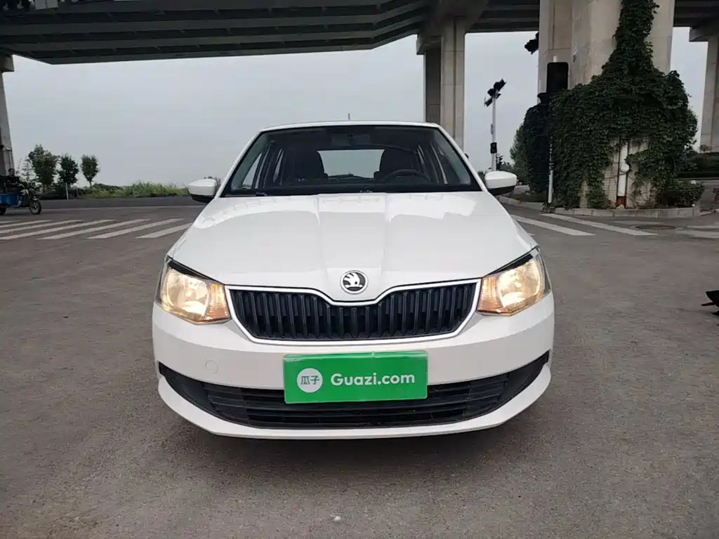 Skoda Fabia — фото 3