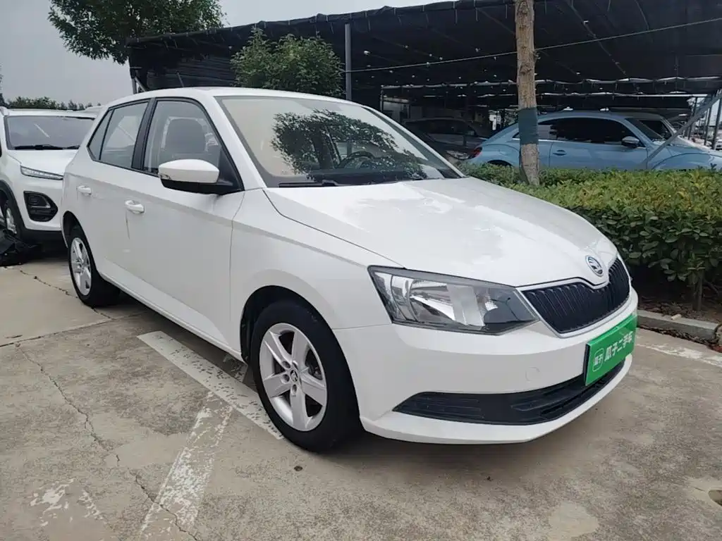 Skoda Fabia — фото 4