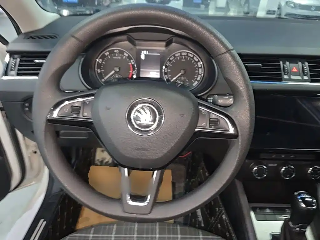Skoda Octavia — фото 11