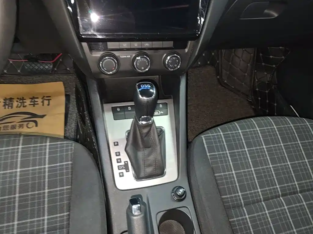 Skoda Octavia — фото 14
