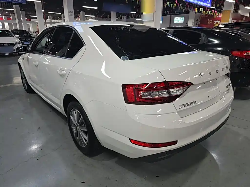 Skoda Octavia — фото 5