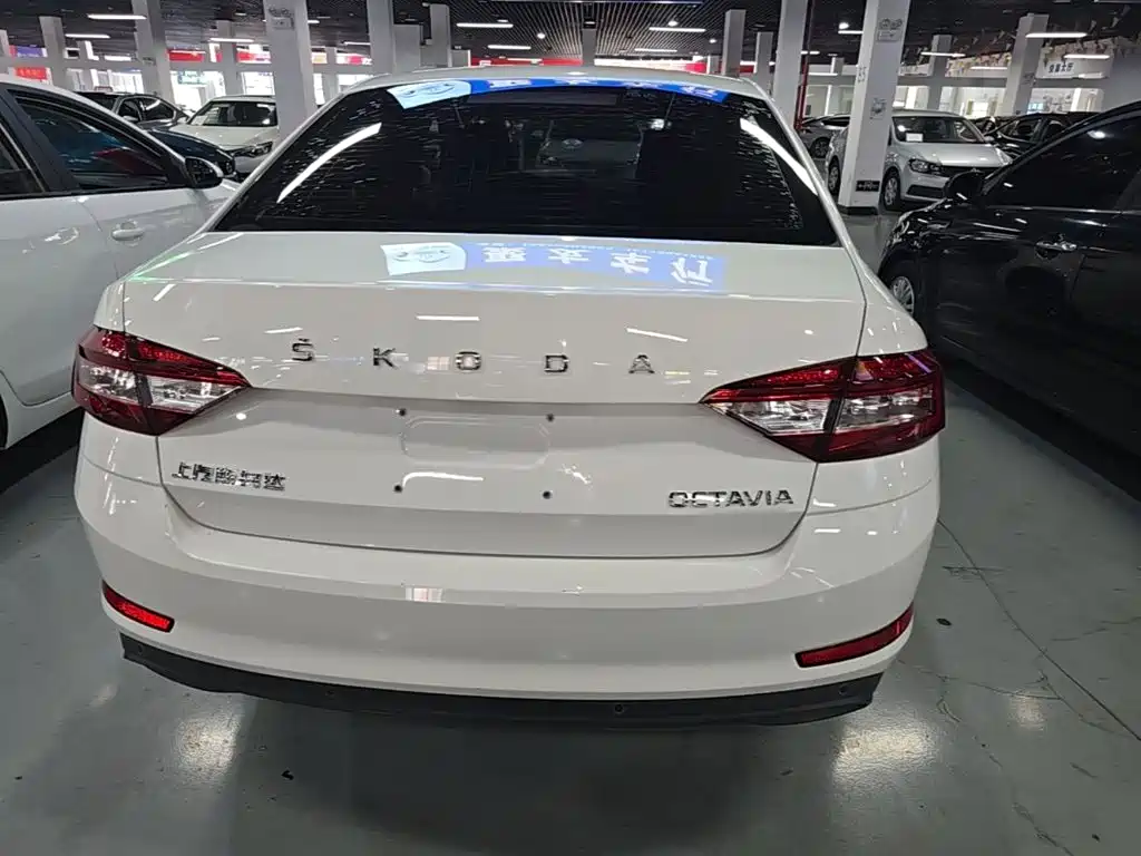 Skoda Octavia — фото 6